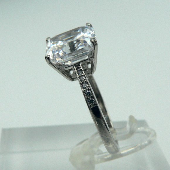 LUSTRO STELLA Sz 8 Swarovski Zirconia Ring - Picture 3 of 5
